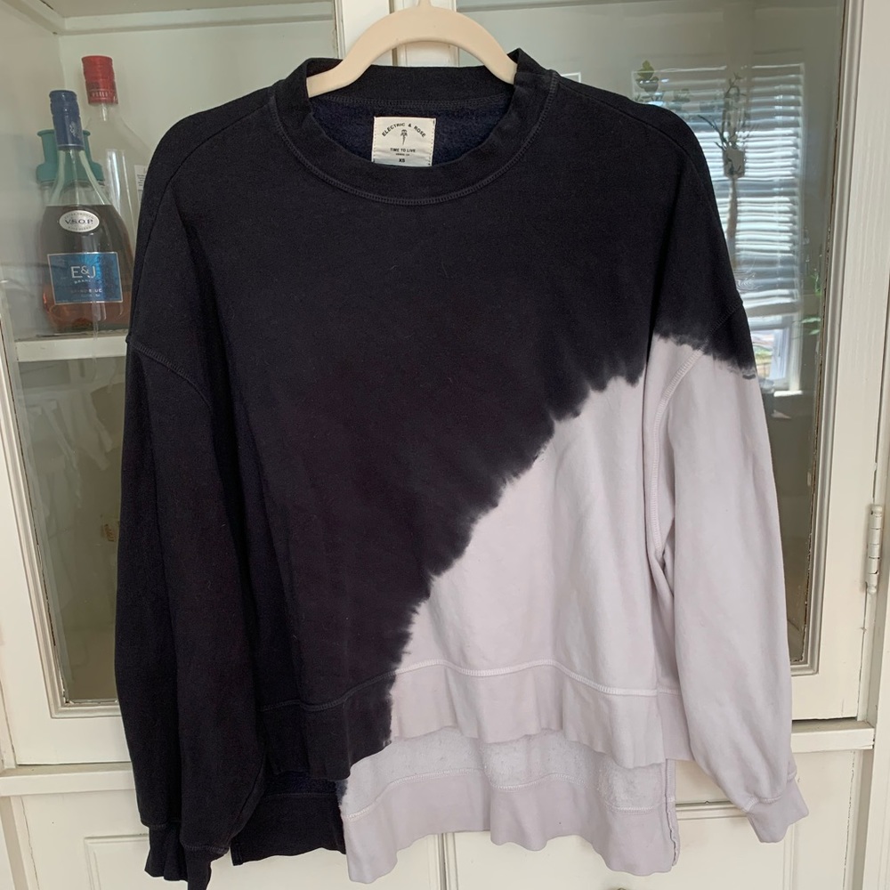 Electric & Rose Black and White Tie Dye Women’s XS Side Slit Crewneck Sweatshirt